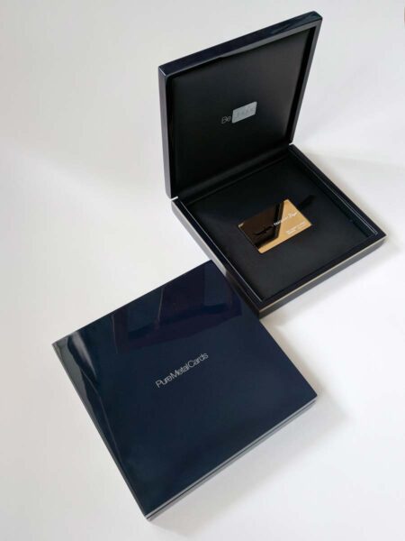 Pure-Metal-Cards-luxury-wood-presentation-case_17 Luxury wood presentation case with gold metal card inside.