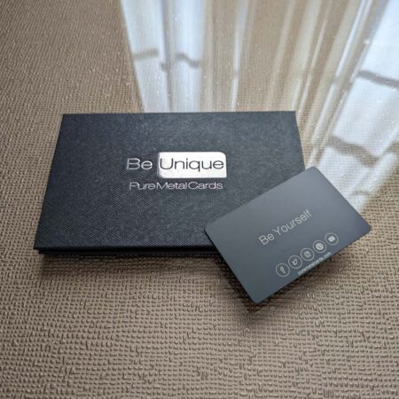 Black fold cardholder with "Be Unique" and social media icons.